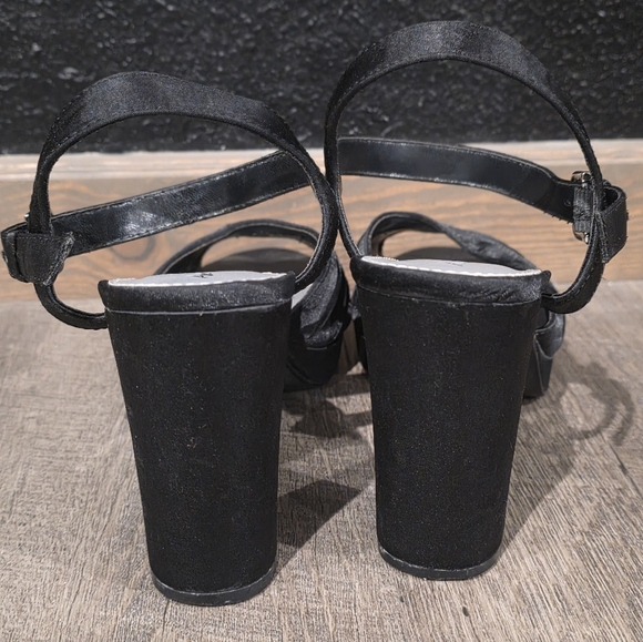 American Eagle Black 4" Platform Block Peep Toe Heels Size 9 - Picture 3 of 5